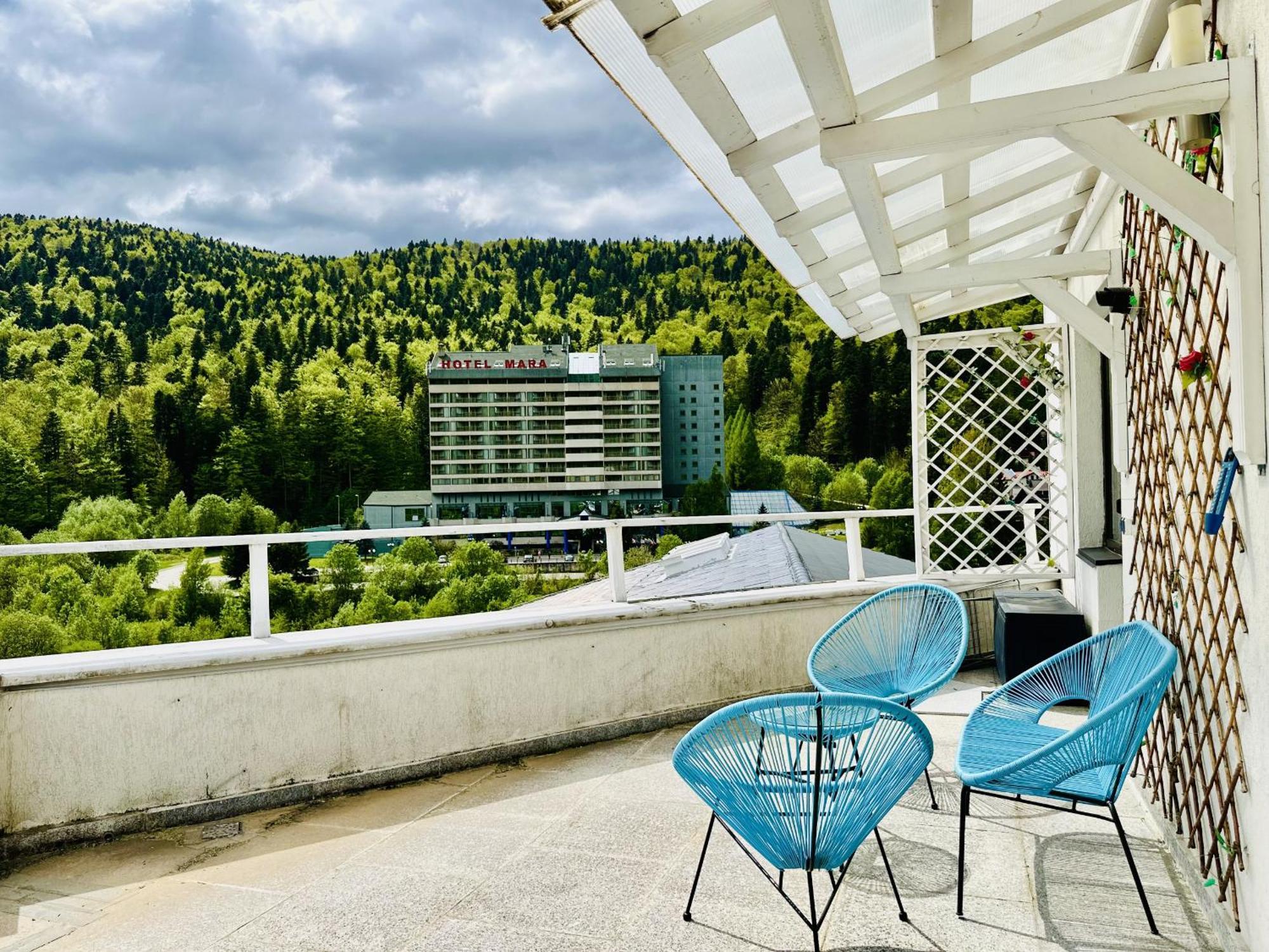 Sky Is The Limit Apartment Синая Екстериор снимка